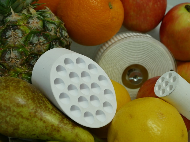 CeramicMembraneBetweenFruits